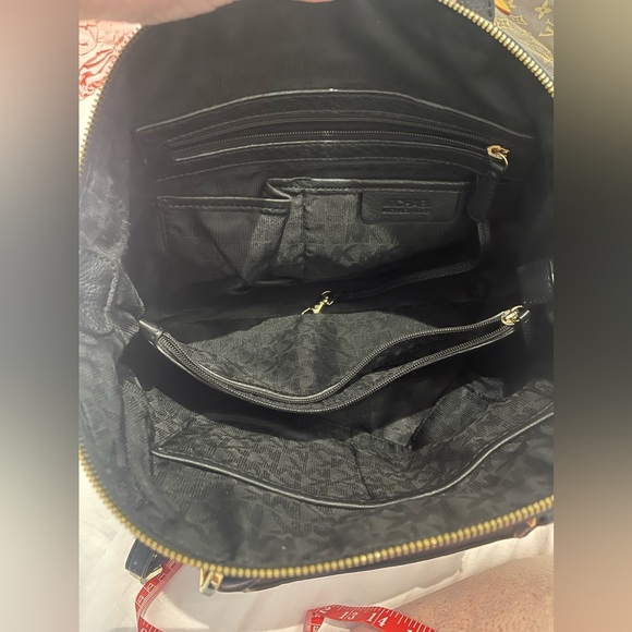 Michael Kors Riley Purse - Picture 9 of 11